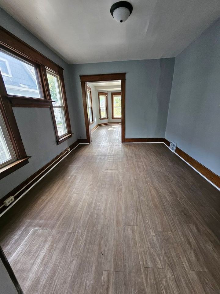 744 East 6th Street - Photo 6 of 11