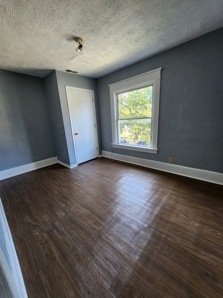 1101 Pennsylvania Ave #2 - Photo 5 of 7