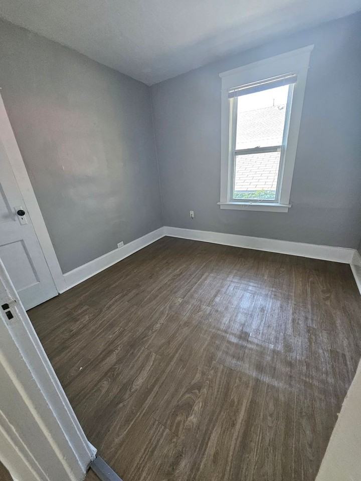 1404 E Lake Rd #2 - Photo 6 of 7