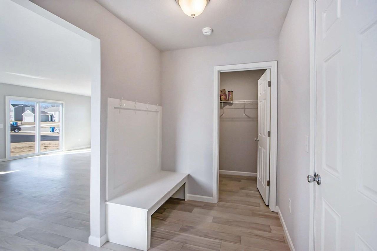 10160 Pennridge Dr - Photo 2 of 17