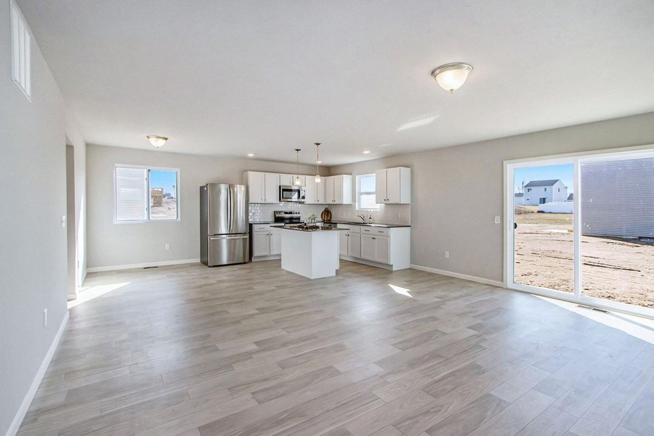 10160 Pennridge Dr - Photo 3 of 17