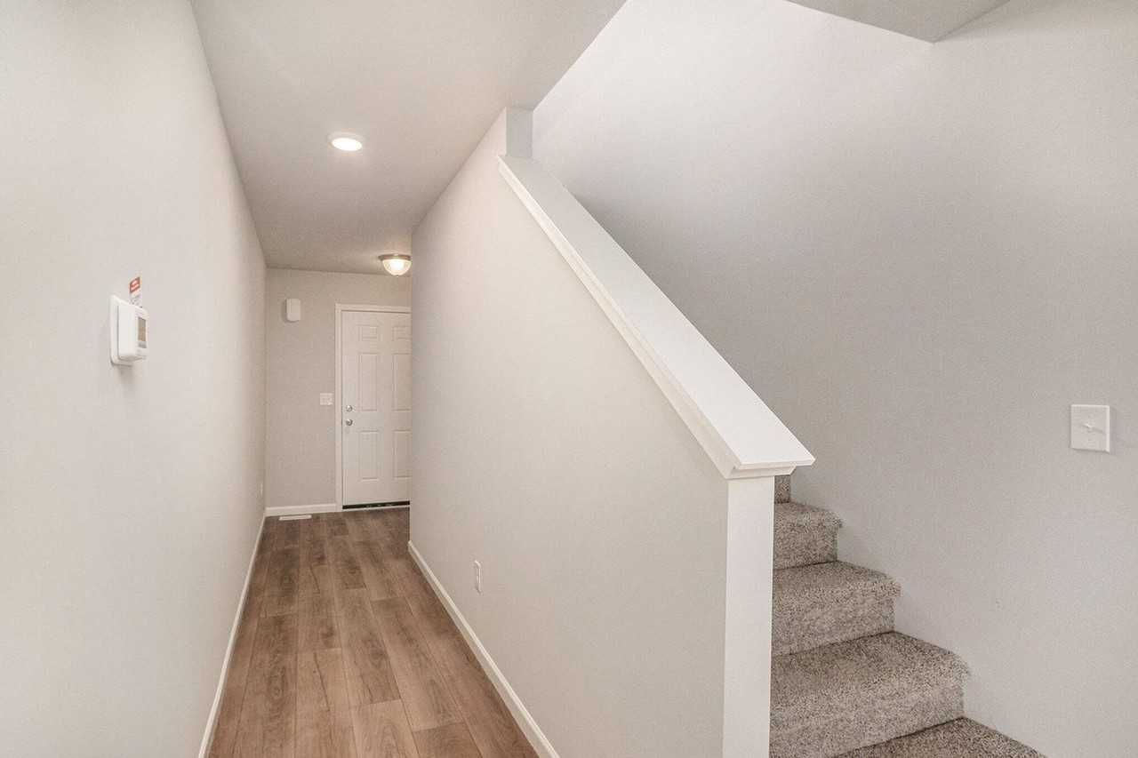 10180 Pennridge Dr - Photo 2 of 20