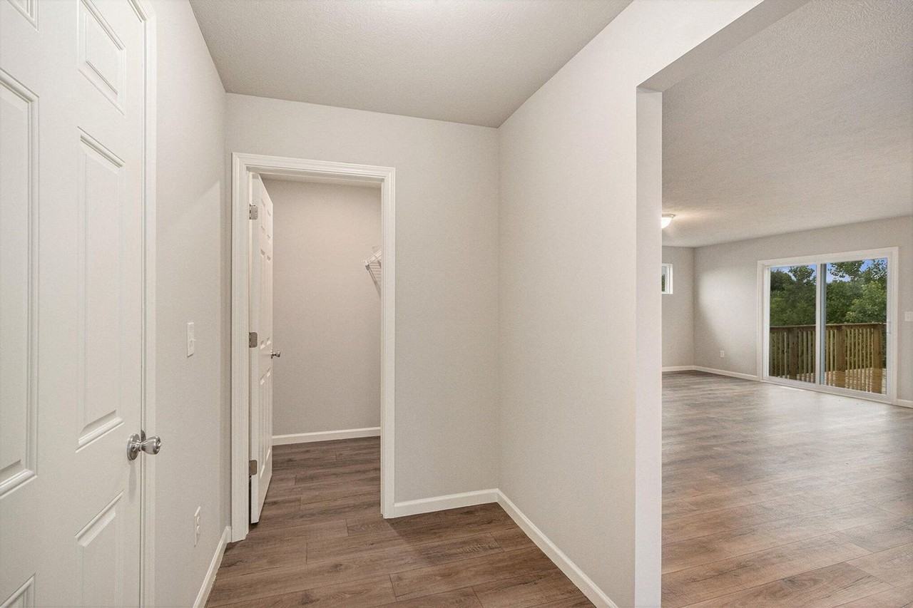 10180 Pennridge Dr - Photo 3 of 20