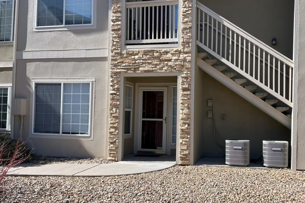 10075 E Carolina Pl - Photo 2 of 11