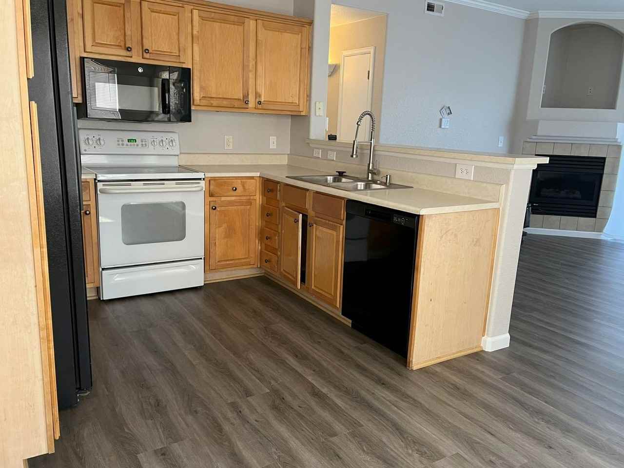 10075 E Carolina Pl - Photo 3 of 11