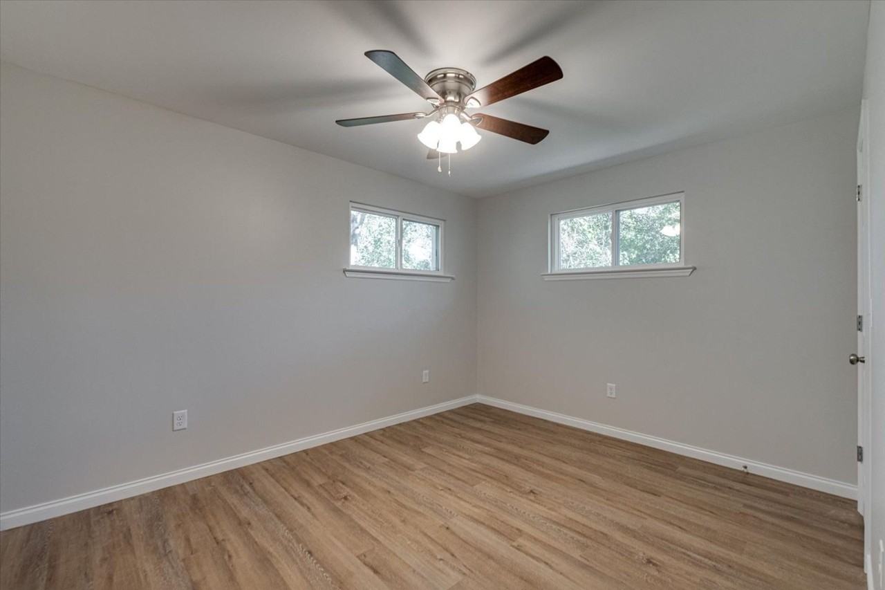 2203 Milne St - Photo 5 of 30