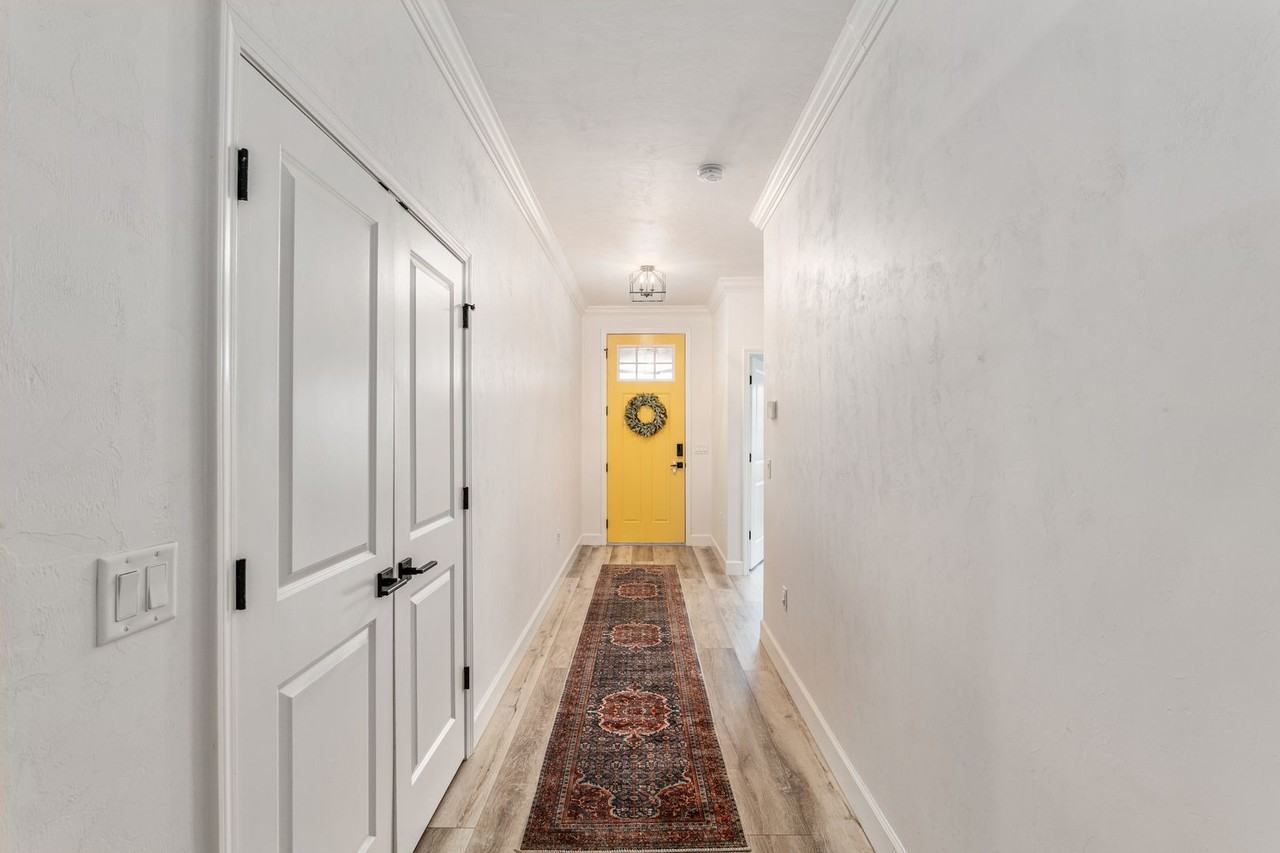 1425 Sw 67th Dr - Photo 2 of 14