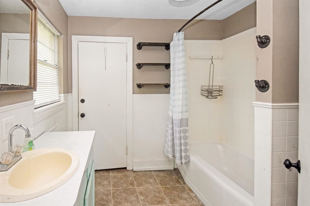 605 N 6th St - Photo 6 of 14