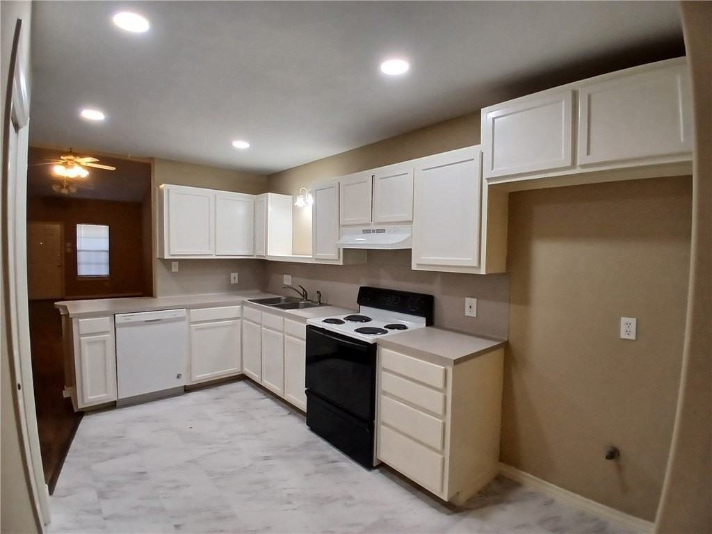 1818 Rodd Field Road - Photo 2 of 7