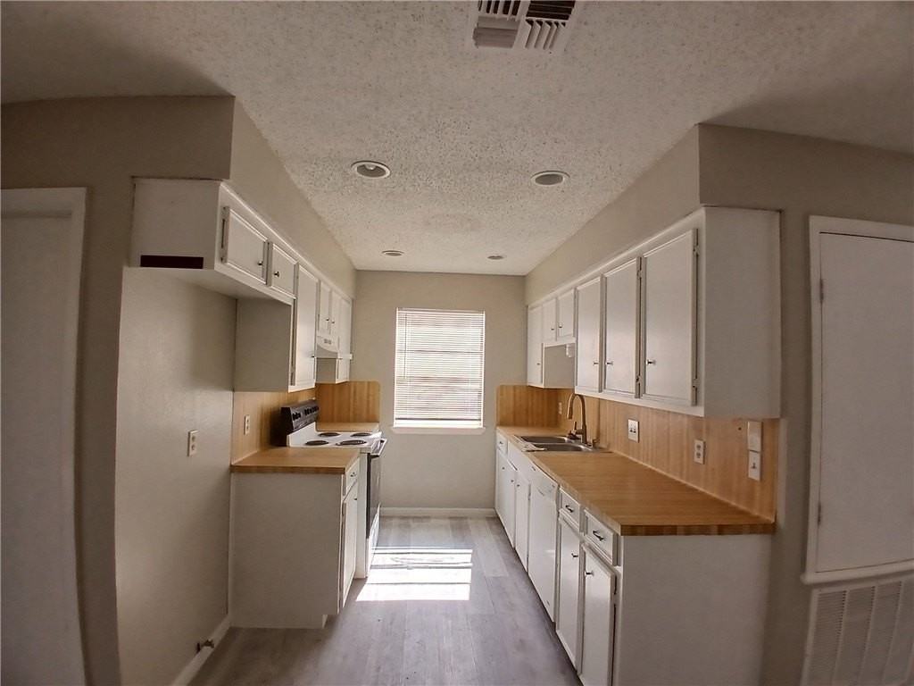 4029 Brownwood Cir - Photo 3 of 5