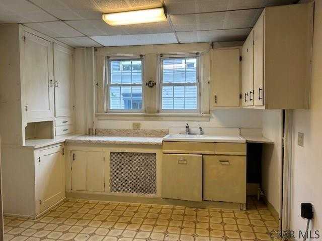 802 Vickroy Ave - Photo 2 of 9