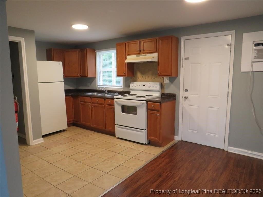 1912 King George Dr - Photo 4 of 7