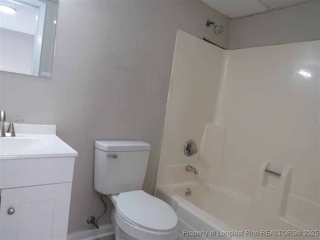 210 Colonial Dr Apt 17 - Photo 6 of 7