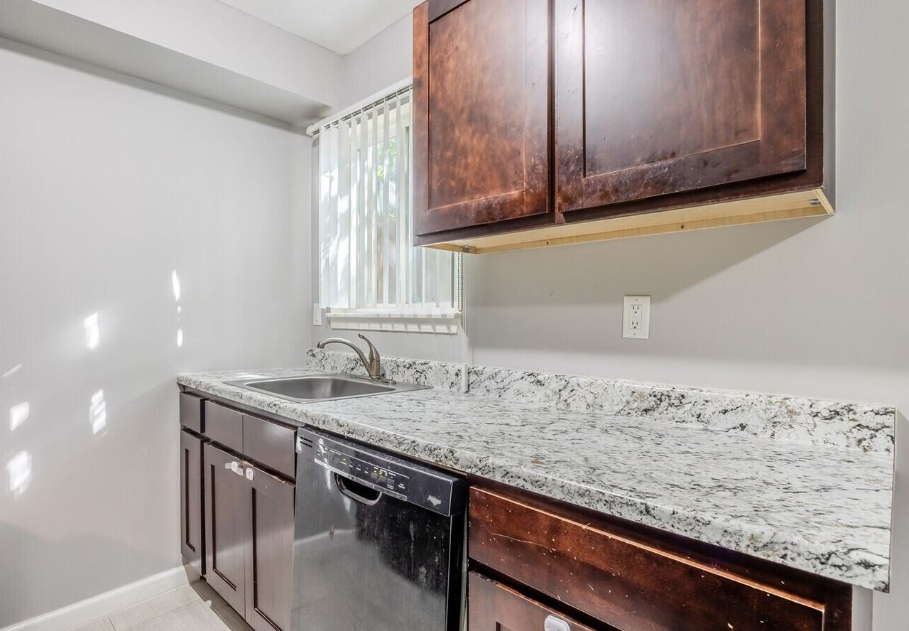 Park Place Townhomes - Photo 5 of 40