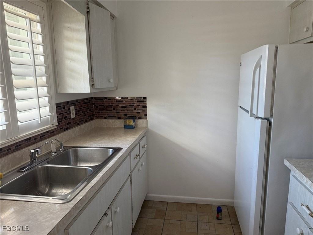 738 Joel Blvd - Photo 3 of 11