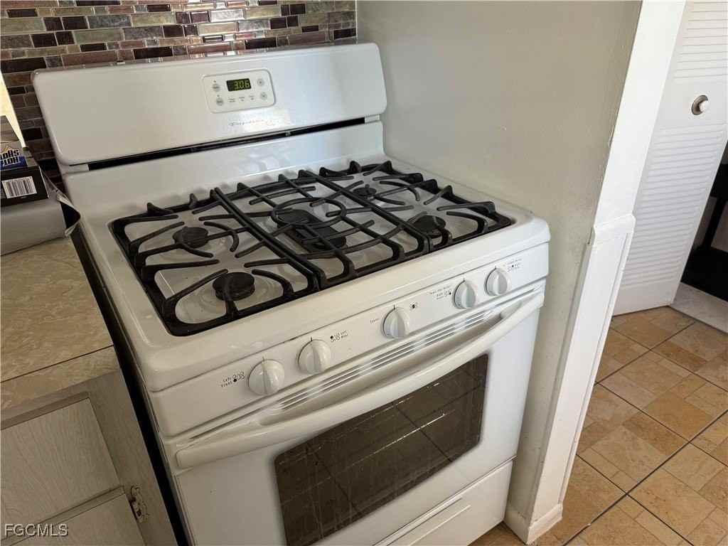 738 Joel Blvd - Photo 4 of 11