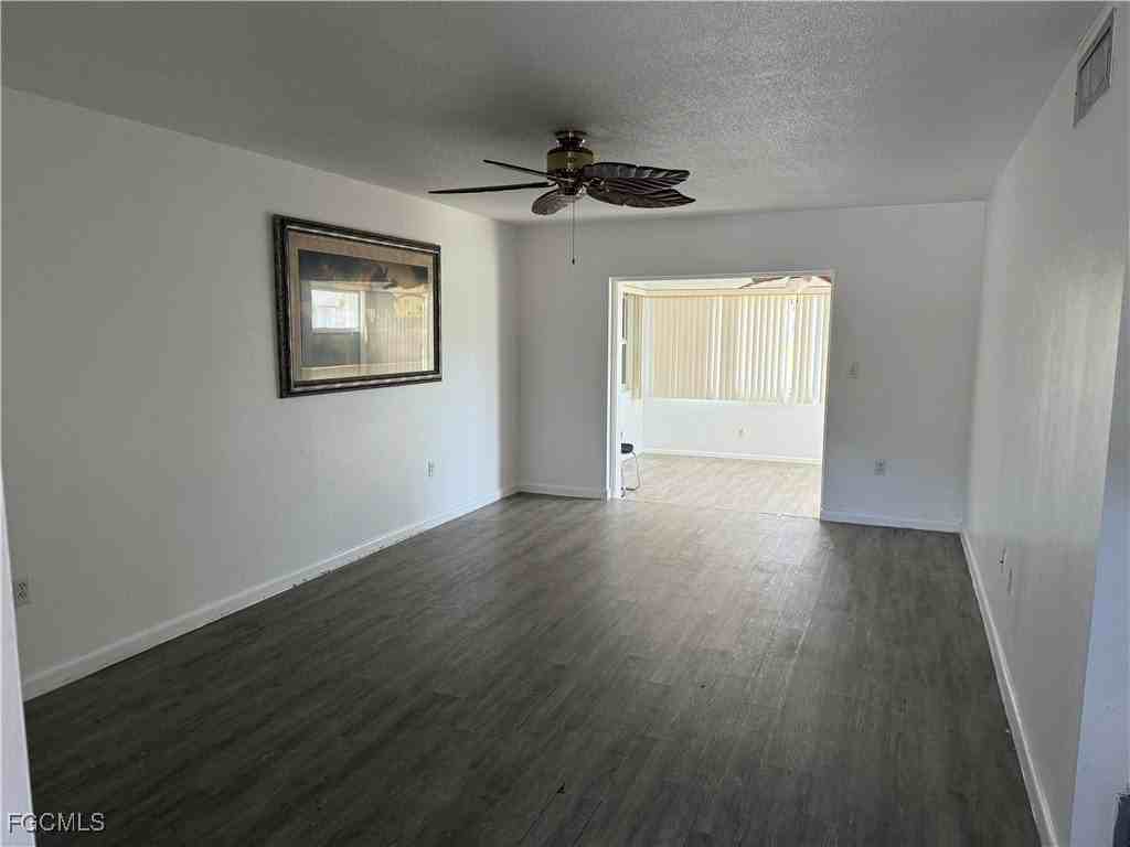 738 Joel Blvd - Photo 5 of 11