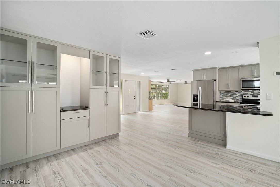 1411 Whiskey Creek Dr - Photo 2 of 41