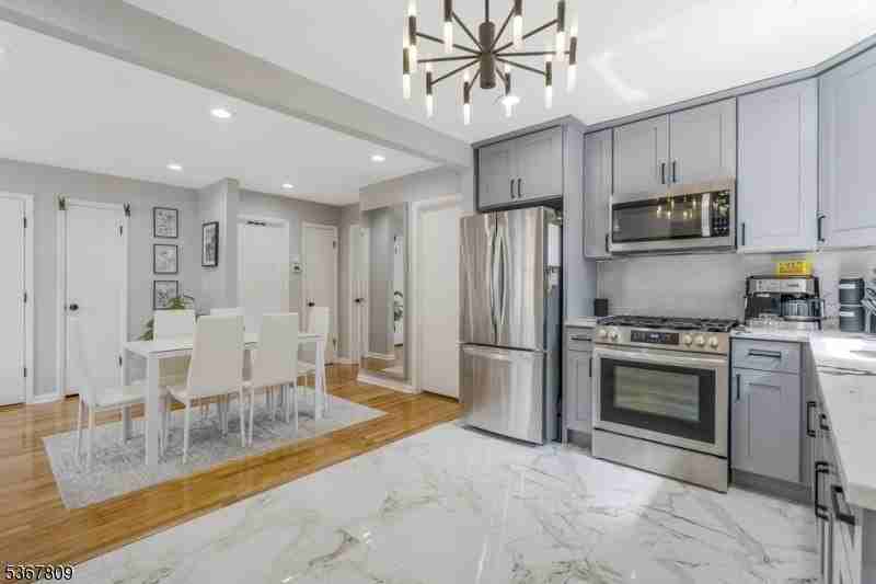 9 Westervelt Pl #2 - Photo 7 of 29