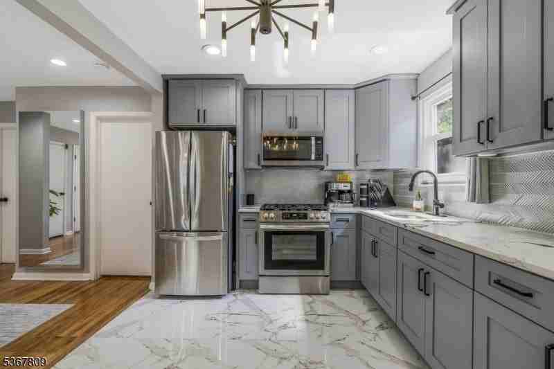 9 Westervelt Pl #2 - Photo 2 of 29