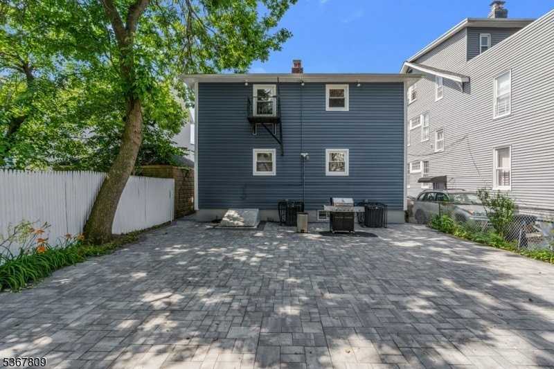 9 Westervelt Pl #2 - Photo 3 of 29