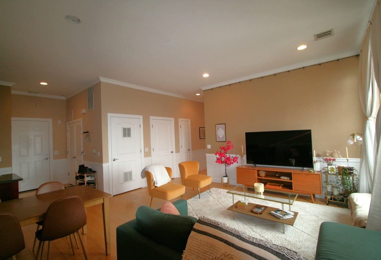 769 Montgomery St #604 - Photo 2 of 16