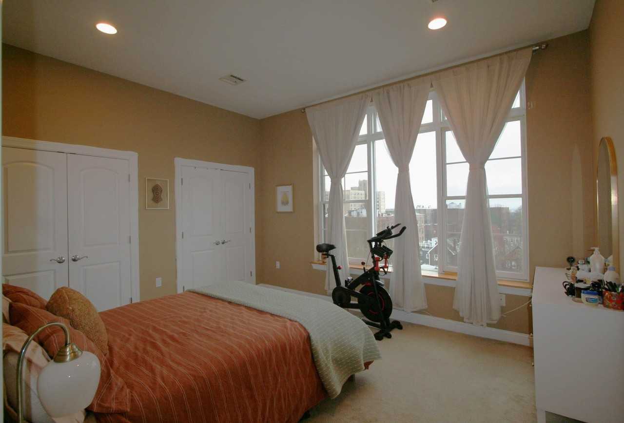 769 Montgomery St #604 - Photo 5 of 16