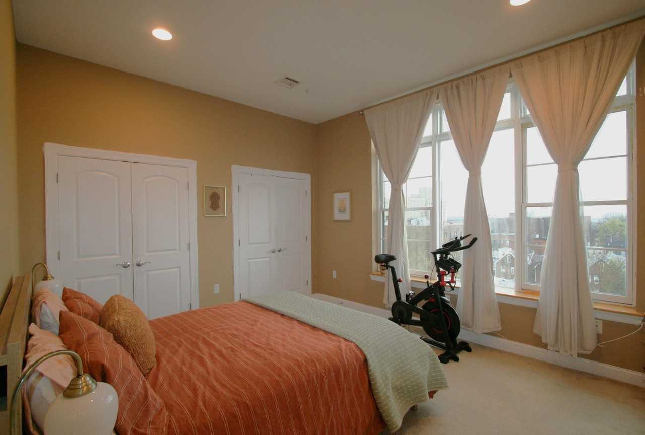 769 Montgomery St #604 - Photo 6 of 16