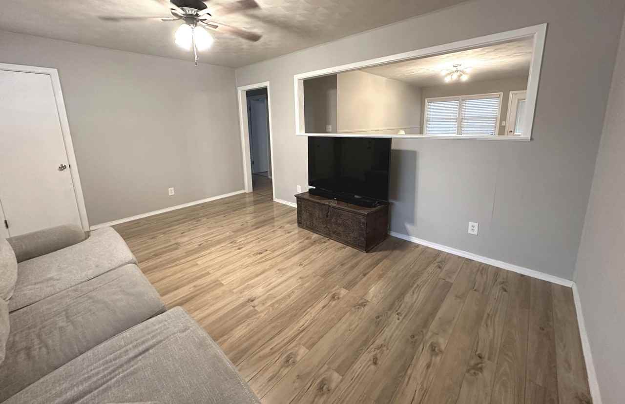 2009 43rd St - Photo 3 of 27