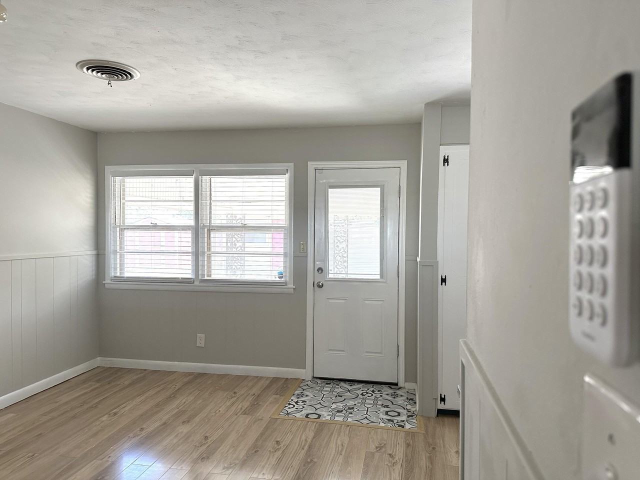 2009 43rd St - Photo 4 of 27