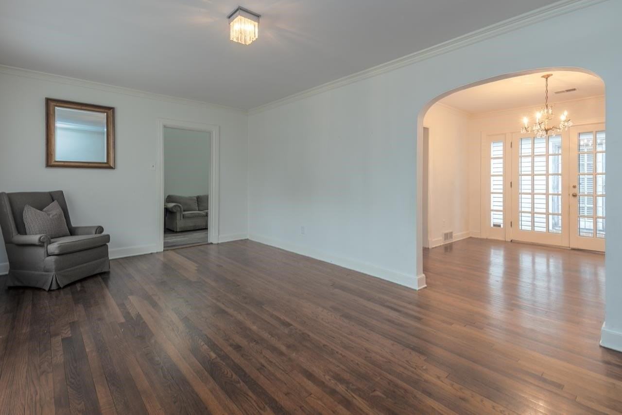 537 Eastbourne Pl - Photo 7 of 25