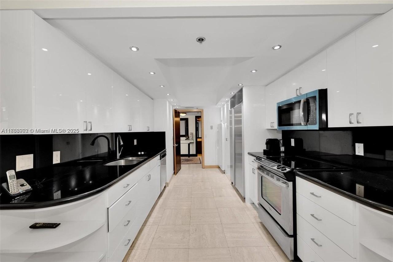 10175 Collins Ave #1104 - Photo 4 of 12