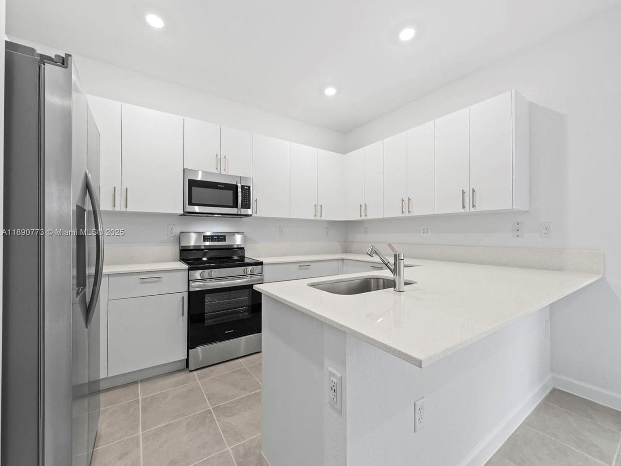 1525 Se 27th Rd - Photo 7 of 9