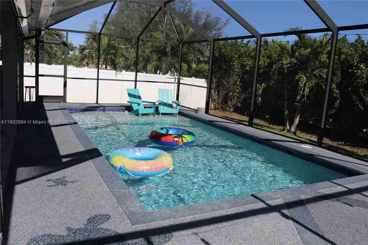 4407 Sw 16th Pl #0 - Photo 2 of 18