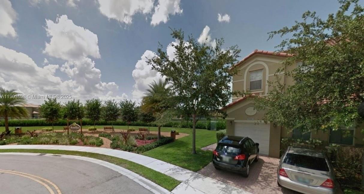 10983 Nw 79th St - Photo 3 of 33