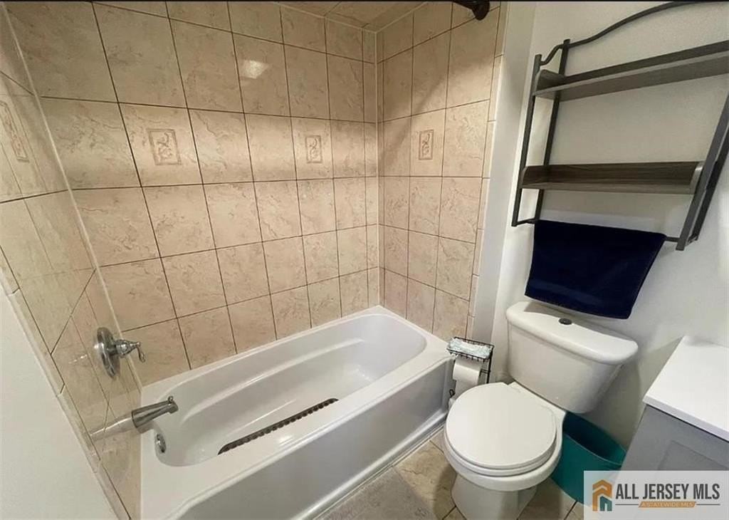 802 Meadow Court #802 - Photo 5 of 9