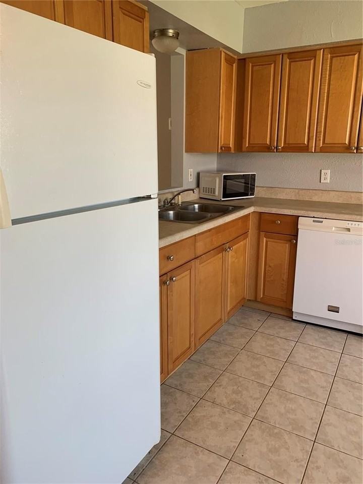 18703 Van Nuys Cir - Photo 6 of 37