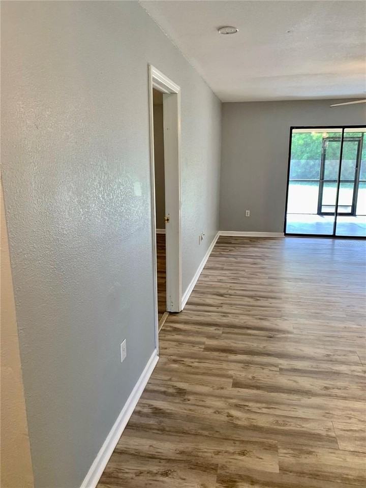 18703 Van Nuys Cir - Photo 7 of 37