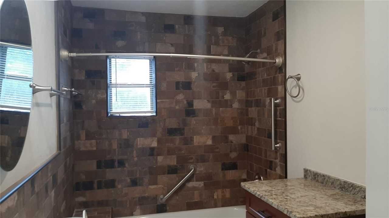 3801 Nw 6th St - Photo 6 of 19