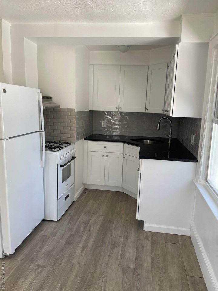 825 County Line Rd - Photo 2 of 4