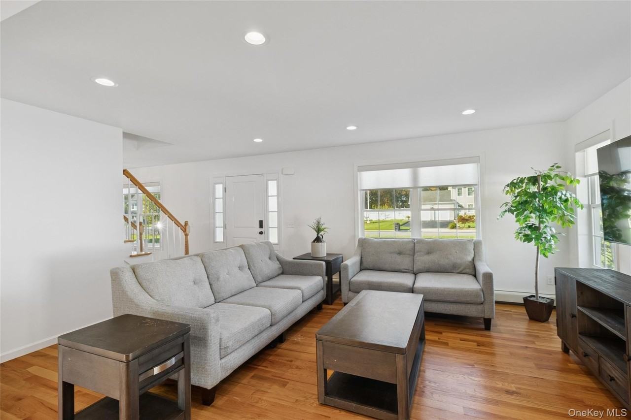 16 Mastro Ct - Photo 5 of 34