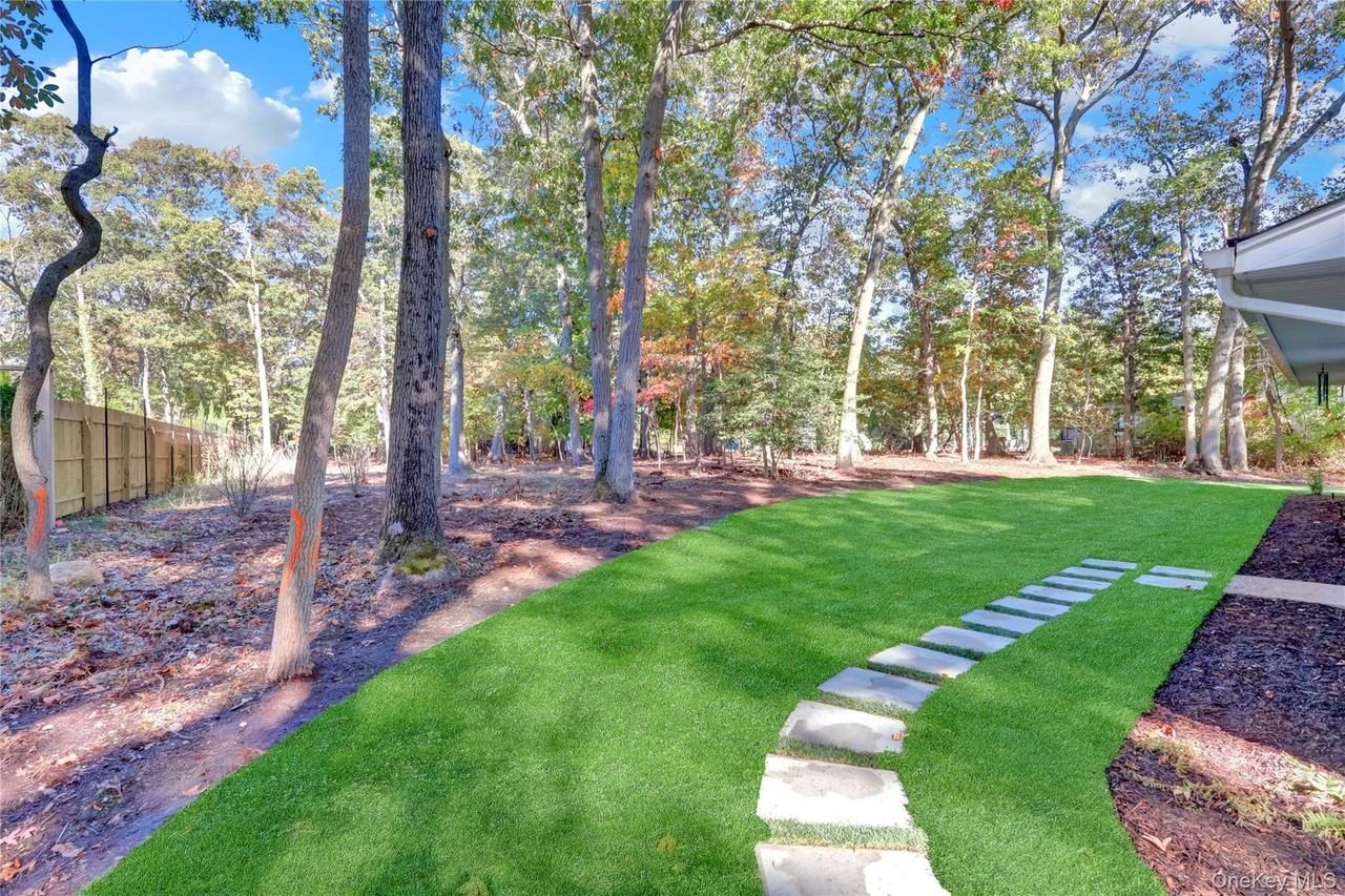 7 Canterbury Ct - Photo 7 of 38