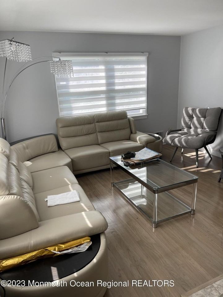 8 Dwight Dr - Photo 2 of 15