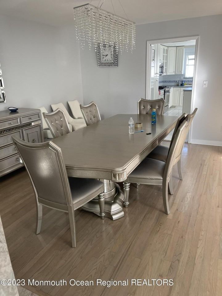 8 Dwight Dr - Photo 4 of 15