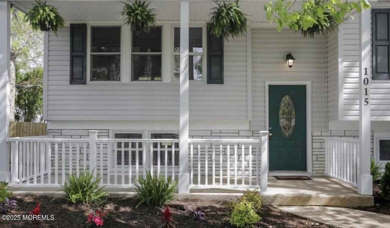 1015 Zircon Drive - Photo 4 of 27