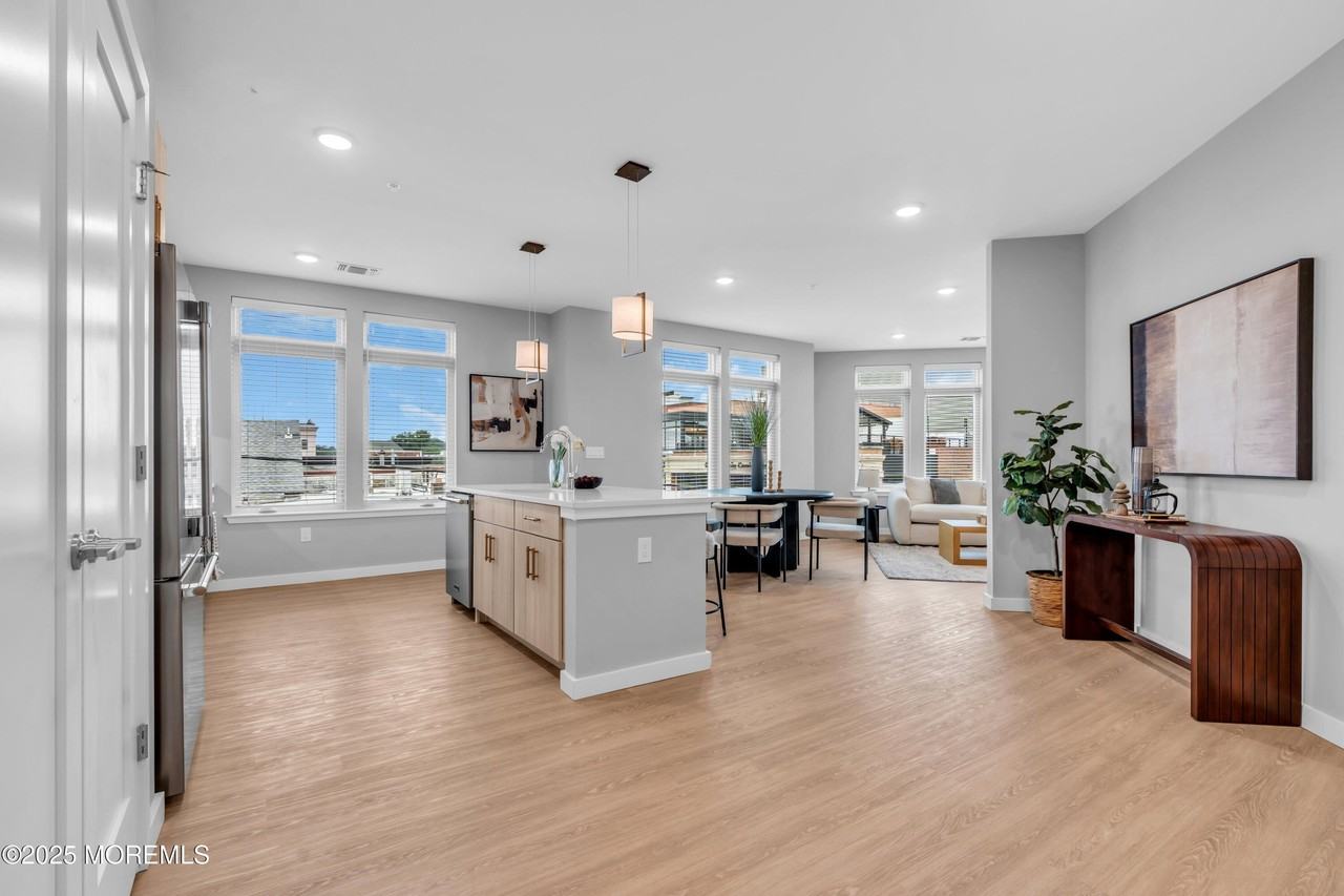 120 Monmouth Street unit: Autumn - 301 - Photo 3 of 37