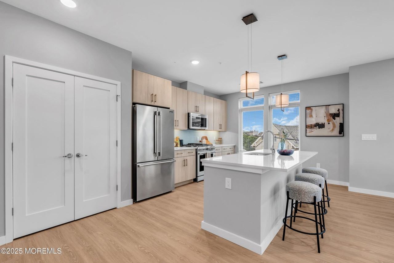 120 Monmouth Street unit: Autumn - 301 - Photo 4 of 37