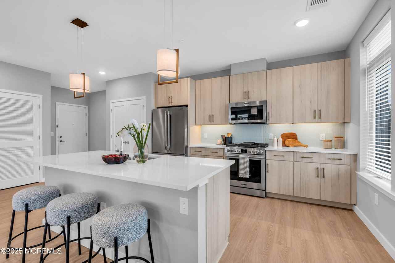 120 Monmouth Street unit: Autumn - 301 - Photo 6 of 37