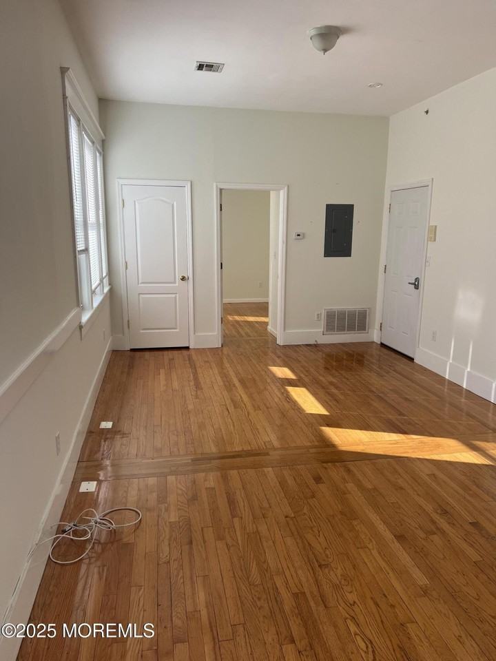 123 Main St - Photo 5 of 7