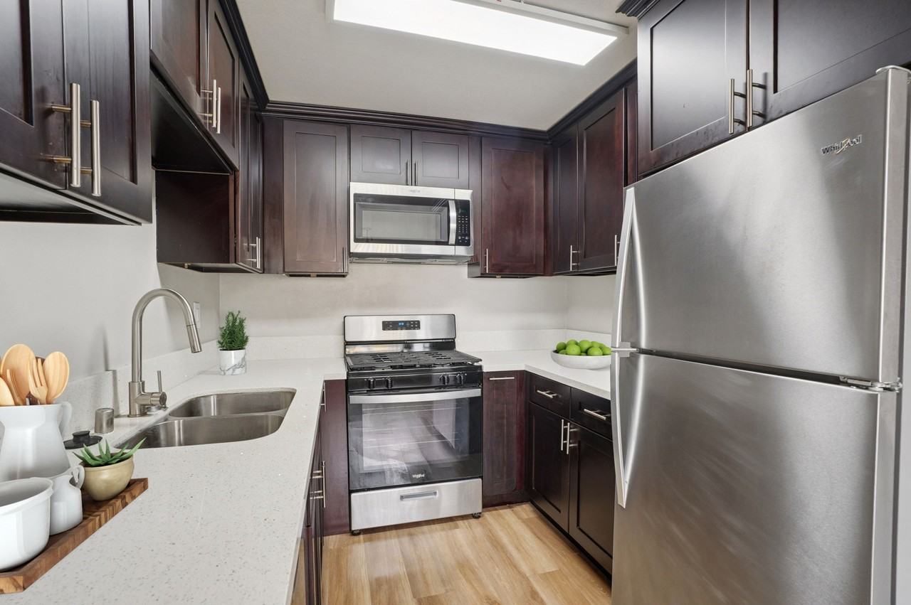 Chadron Apts - Photo 2 of 46